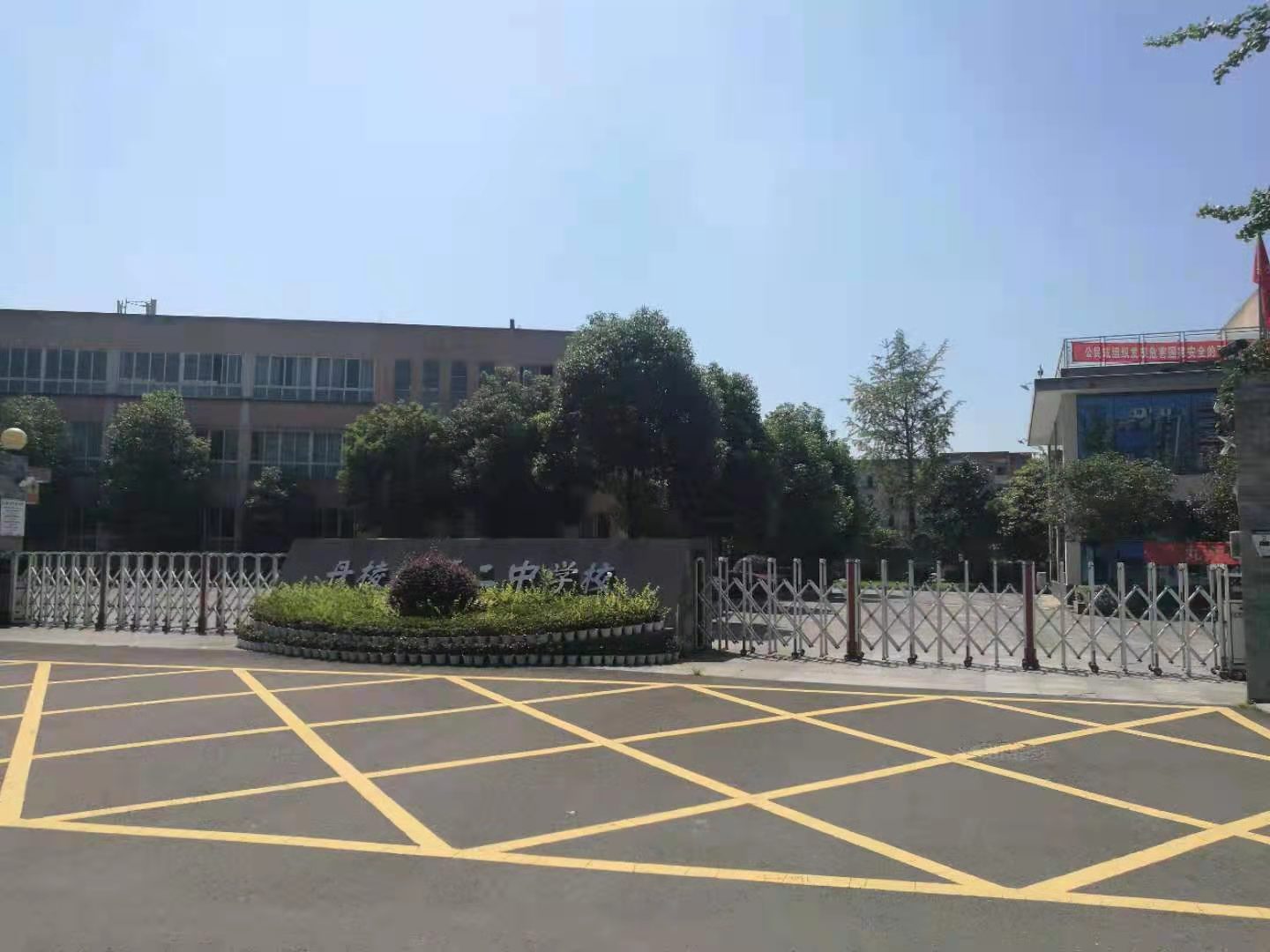 伸縮門、電動(dòng)門